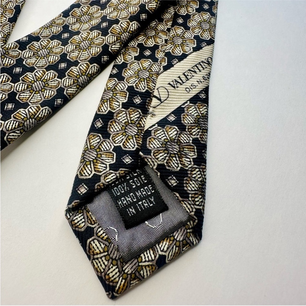 Vintage VALENTINO CRAVATTE Italian Silk 70’s Black Geometric Classic Tie, 4” - Picture 6 of 8